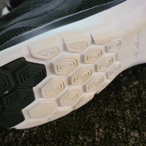 Nike - Picture 2 of 4